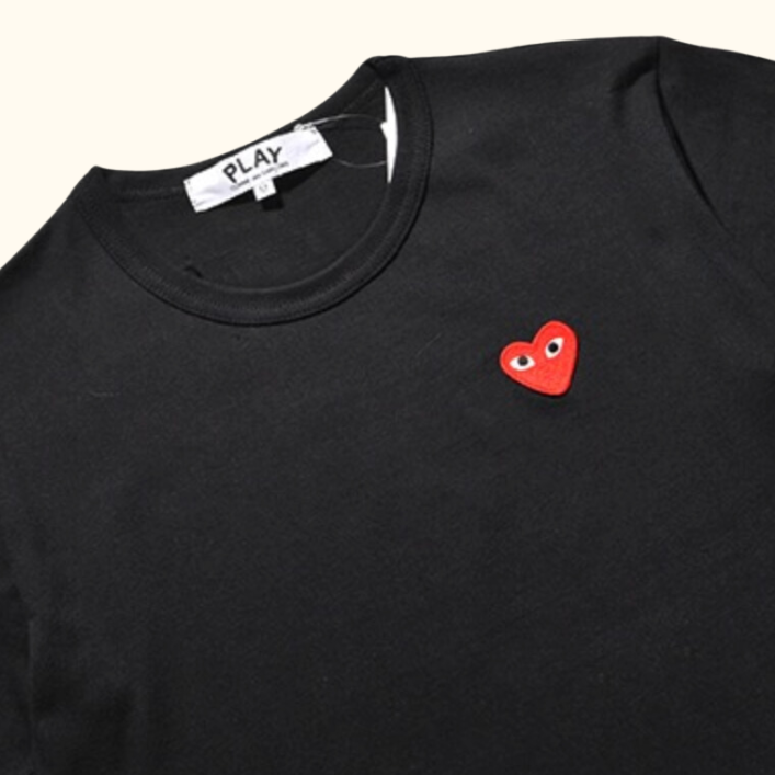 Camiseta "Play Bottom Heart Tee" CDG
