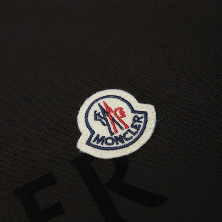 Camiseta "Com Logo Flocado" Moncler